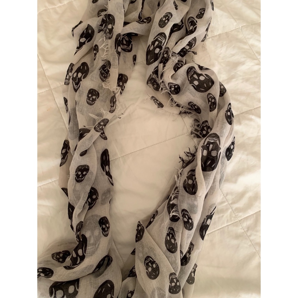 Skull scarf